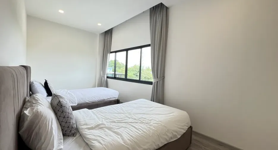 For rent 5 bedrooms house in Huay Yai, Pattaya