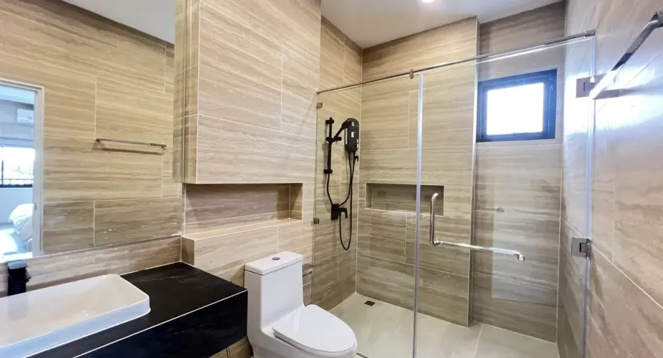 For rent 5 bedrooms house in Huay Yai, Pattaya