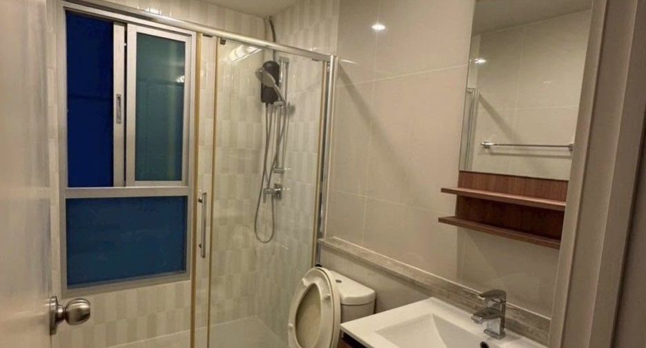 For rent 2 bedrooms condo in Yan Nawa, Bangkok