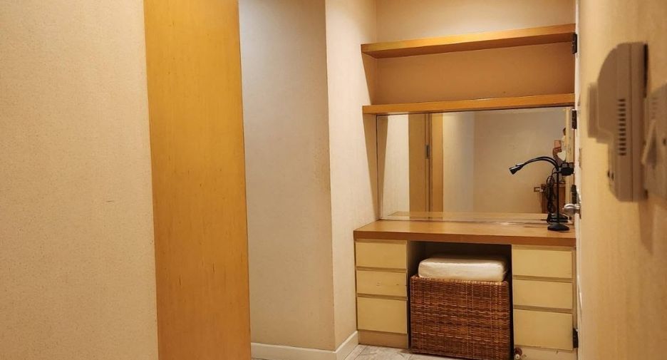 For rent 2 bedrooms condo in Bang Na, Bangkok