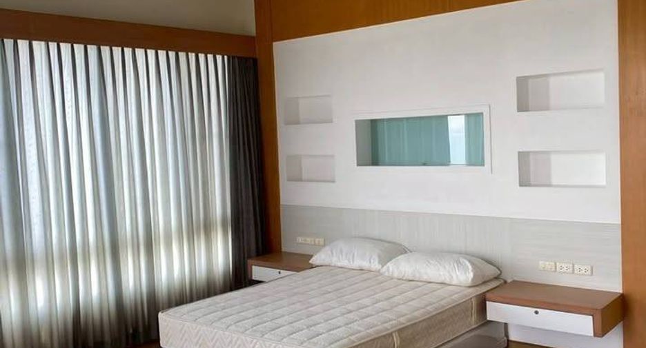 À vendre 3 chambres maison de ville à Mueang Chon Buri, Chonburi