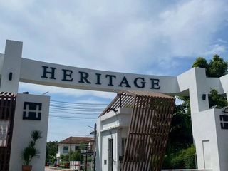À vendre 3 chambres maison de ville à Mueang Chon Buri, Chonburi