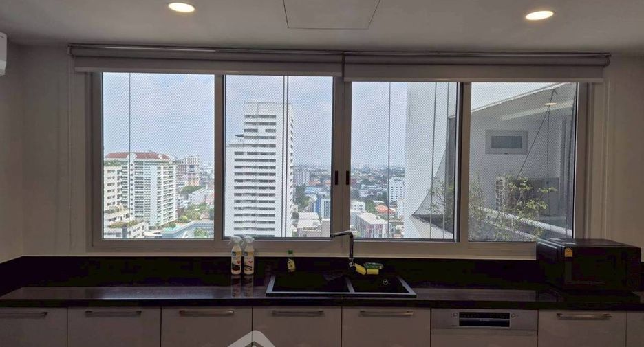 Wohnung zur Miete mit 4 Zimmer in Watthana, Bangkok