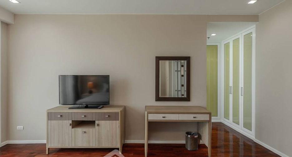For rent 3 bedrooms apartment in Khlong Toei, Bangkok