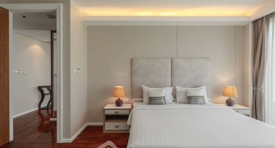 For rent 3 bedrooms apartment in Khlong Toei, Bangkok