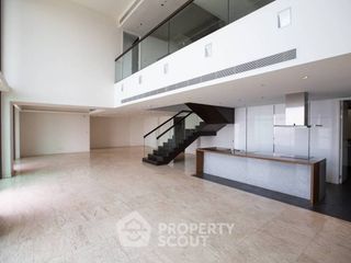 For rent 4 bedrooms condo in Yan Nawa, Bangkok