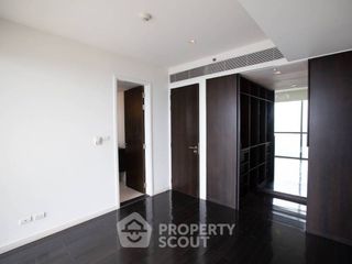 For rent 4 bedrooms condo in Yan Nawa, Bangkok