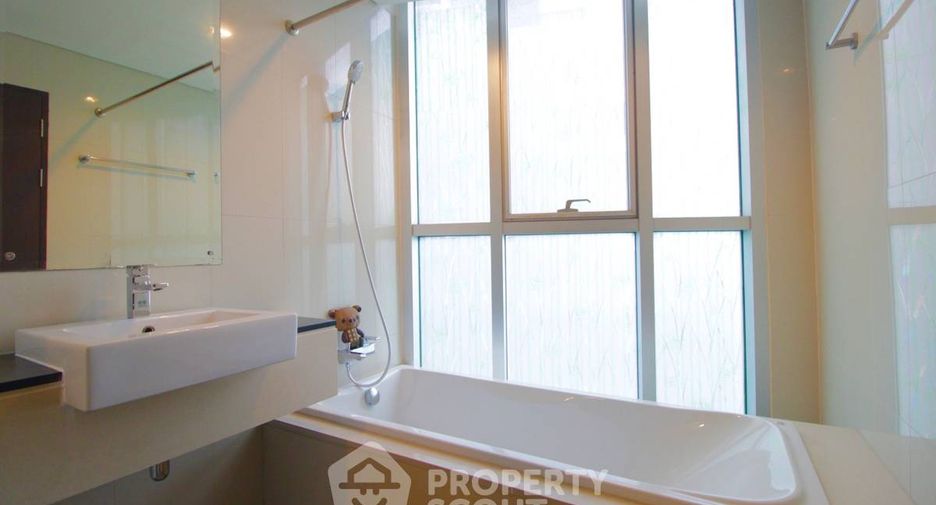 For rent 2 bedrooms condo in Khlong Toei, Bangkok