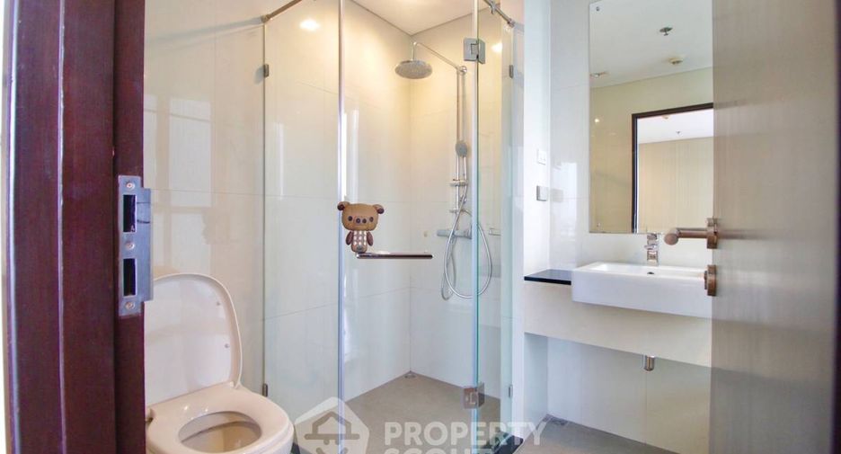 For rent 2 bedrooms condo in Khlong Toei, Bangkok