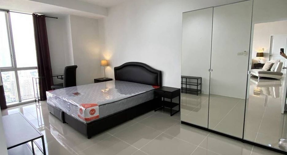 For rent 4 bedrooms condo in Khlong Toei, Bangkok