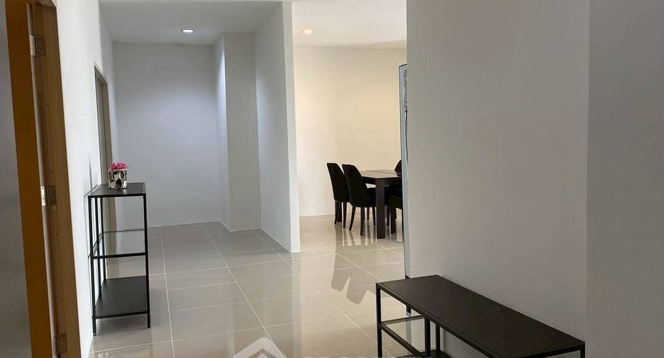 For rent 4 bedrooms condo in Khlong Toei, Bangkok