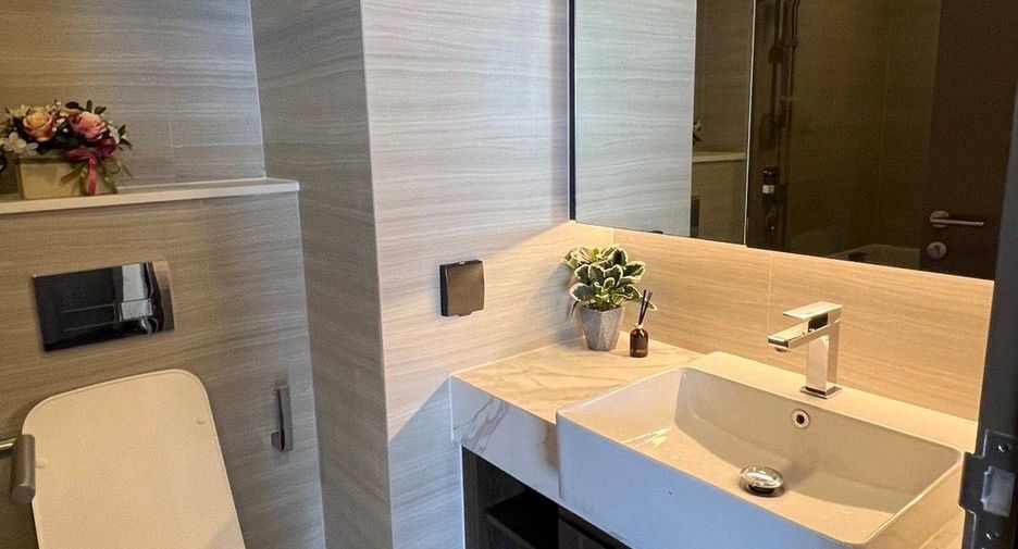 For rent 2 bedrooms condo in Watthana, Bangkok