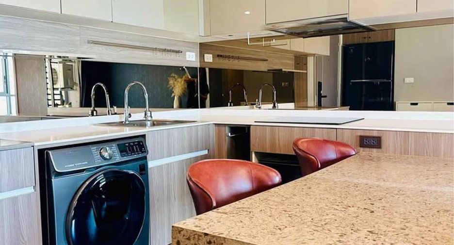 For rent 2 bedrooms condo in Phaya Thai, Bangkok