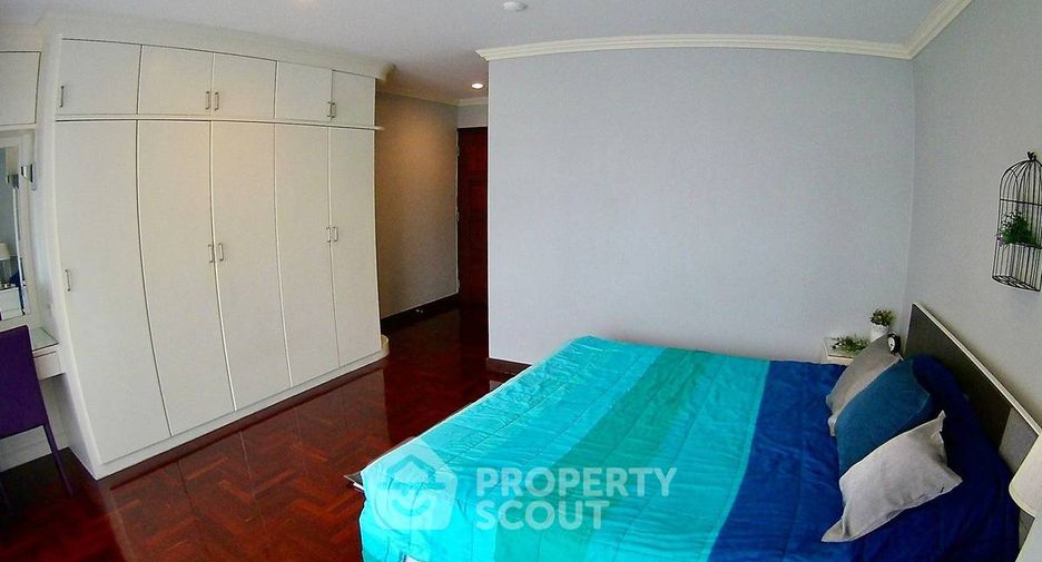 For rent 3 bedrooms condo in Watthana, Bangkok
