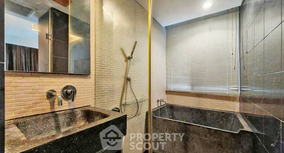 For rent 2 bedrooms condo in Watthana, Bangkok