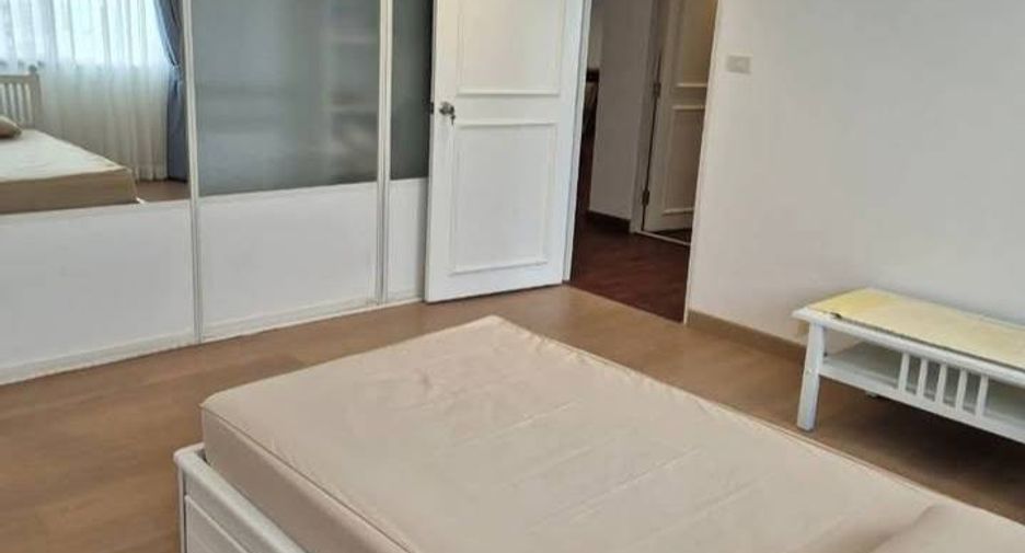 For rent 3 bedrooms condo in Watthana, Bangkok