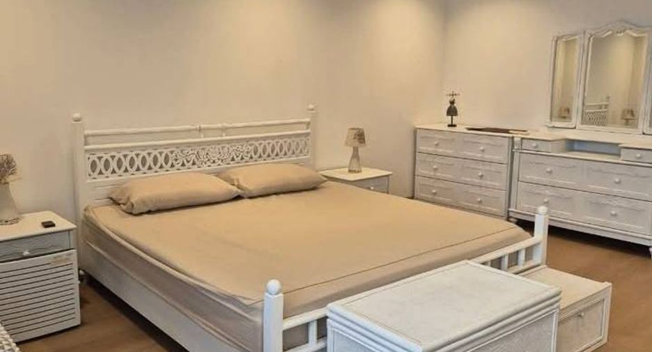For rent 3 bedrooms condo in Watthana, Bangkok