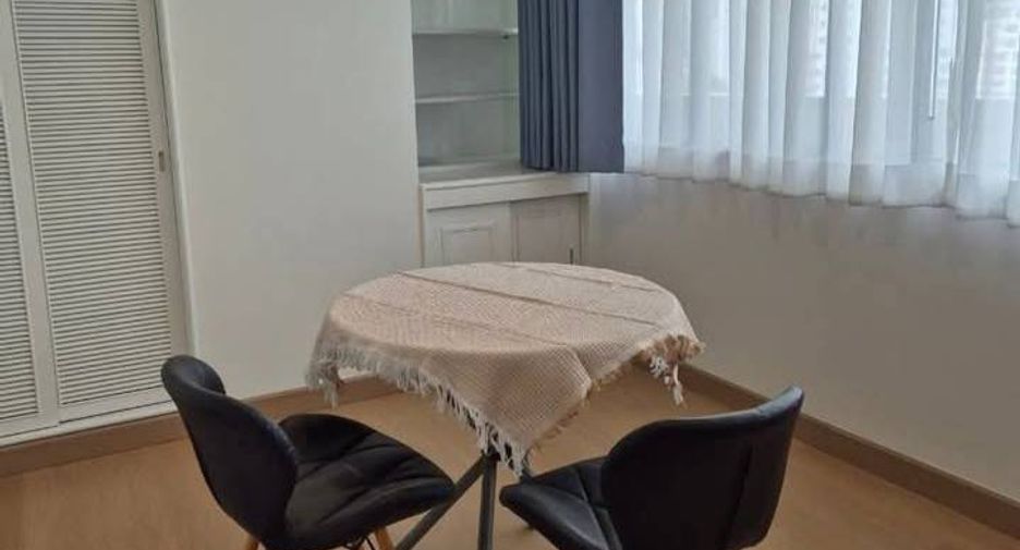 For rent 3 bedrooms condo in Watthana, Bangkok
