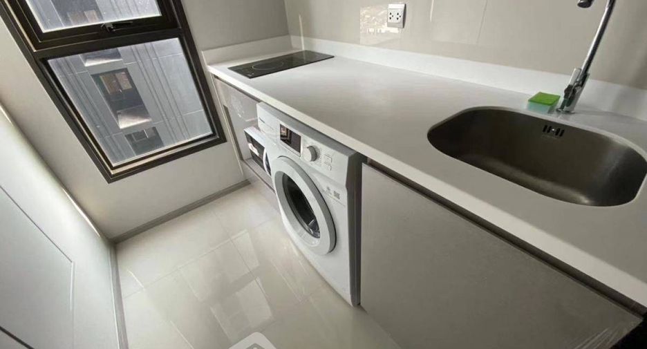 Condo en alquiler de 2 habitaciones en Huai Khwang, Bangkok
