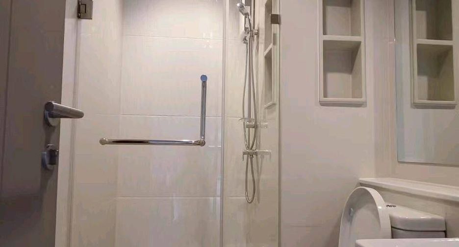 Condo en alquiler de 2 habitaciones en Huai Khwang, Bangkok