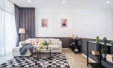 Reihenhaus zur Miete mit 3 Zimmer in Saphan Sung, Bangkok