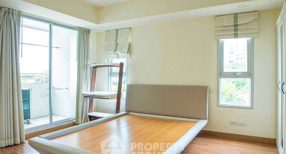 For rent 3 bedrooms condo in Phaya Thai, Bangkok