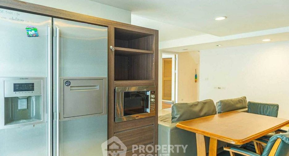 For rent 3 bedrooms condo in Phaya Thai, Bangkok