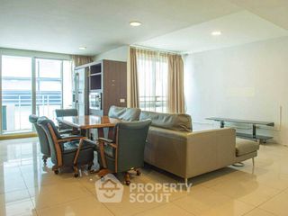 For rent 3 bedrooms condo in Phaya Thai, Bangkok