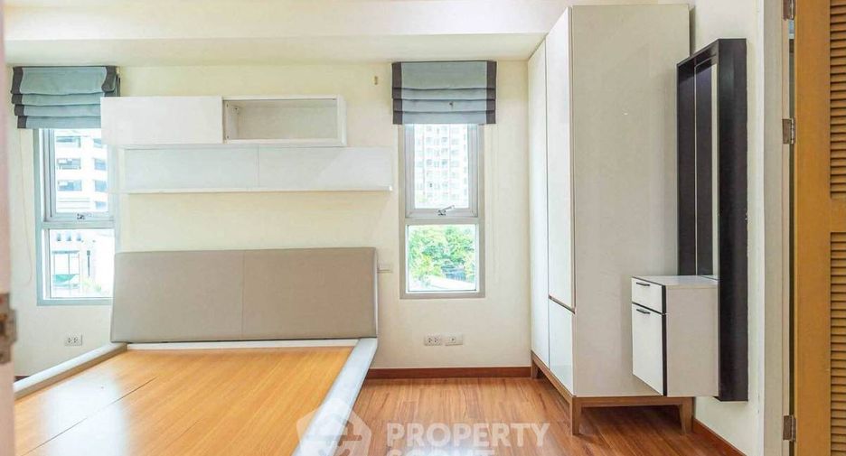 For rent 3 bedrooms condo in Phaya Thai, Bangkok