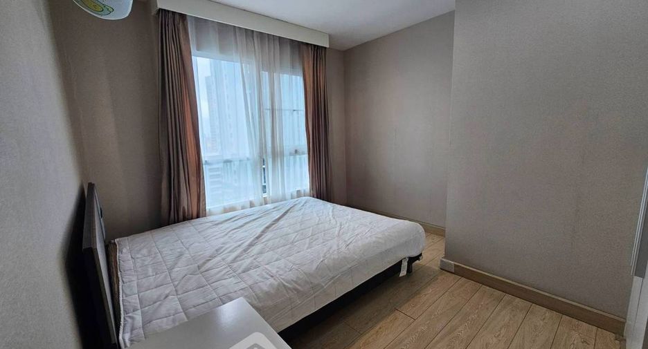 For rent 3 bedrooms condo in Huai Khwang, Bangkok