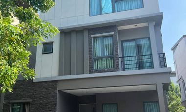 For rent 4 bedrooms condo in Saphan Sung, Bangkok