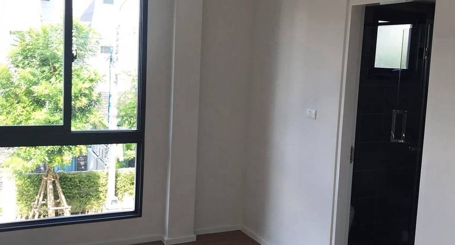 For rent 4 bedrooms condo in Saphan Sung, Bangkok