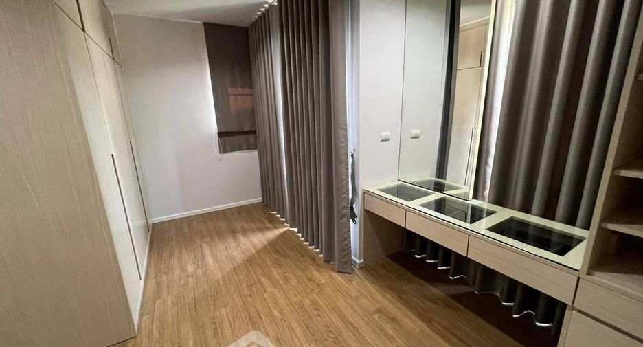 For rent 4 bedrooms condo in Saphan Sung, Bangkok