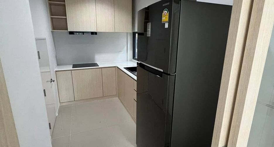 For rent 4 bedrooms condo in Saphan Sung, Bangkok