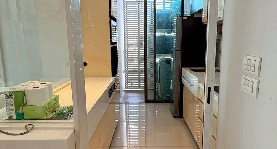 For rent 2 bedrooms condo in Phra Khanong, Bangkok