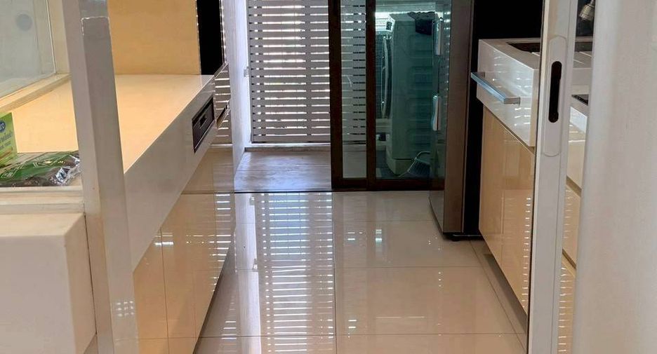 For rent 2 bedrooms condo in Phra Khanong, Bangkok