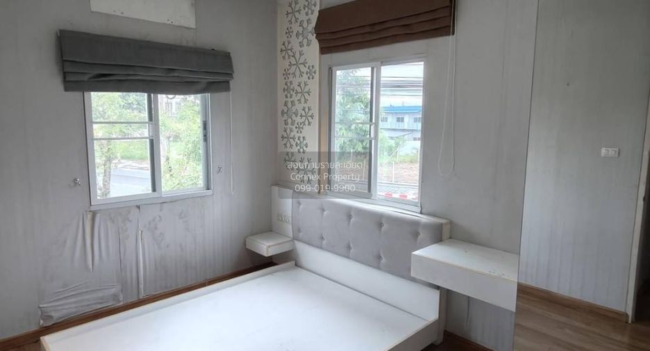 For sale 4 bedrooms townhouse in Sai Mai, Bangkok