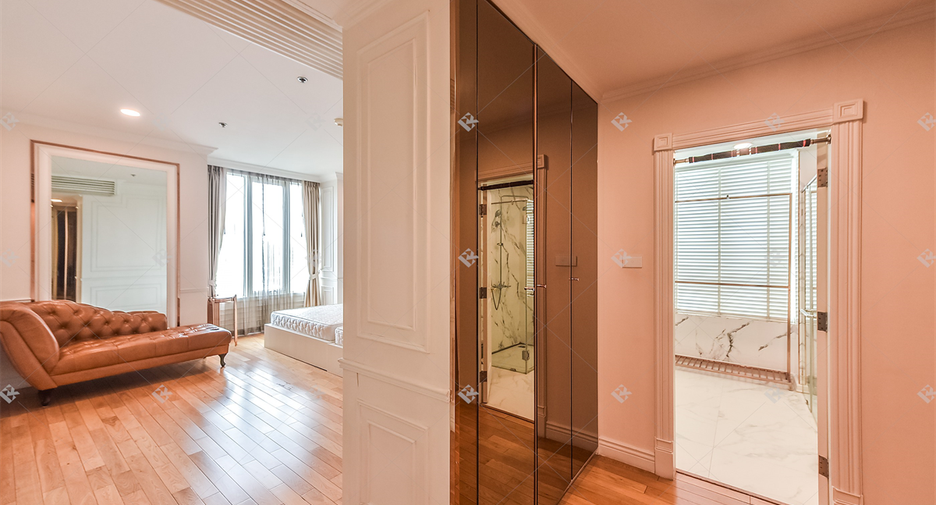 For sale 2 bedrooms condo in Sathon, Bangkok