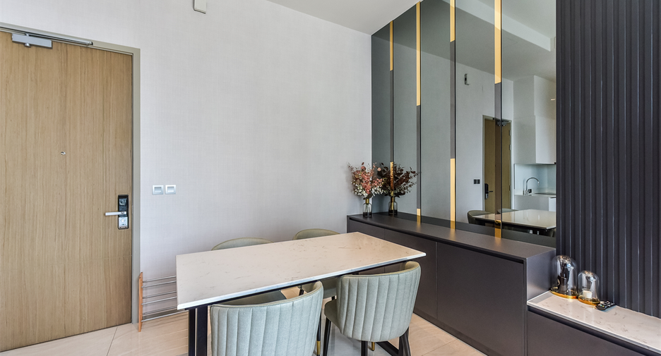 For rent 2 bedrooms condo in Bang Rak, Bangkok