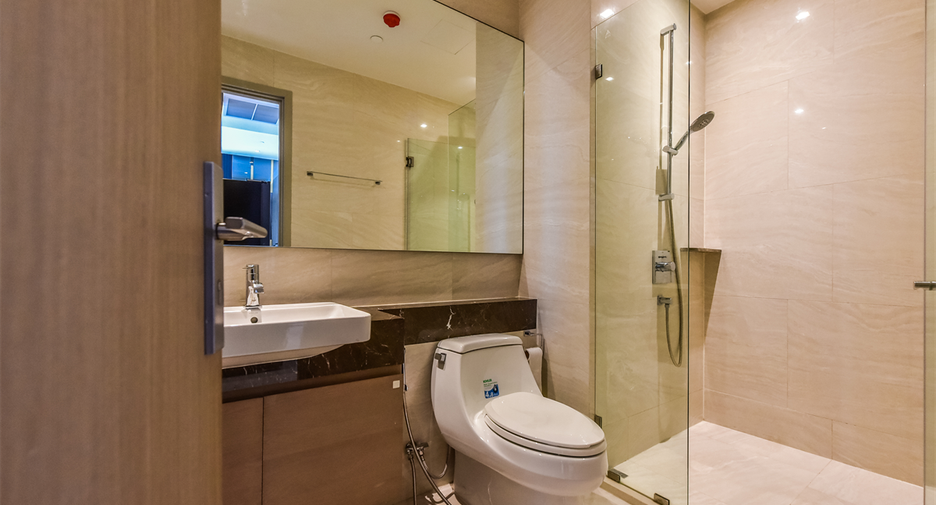 For rent 2 bedrooms condo in Bang Rak, Bangkok