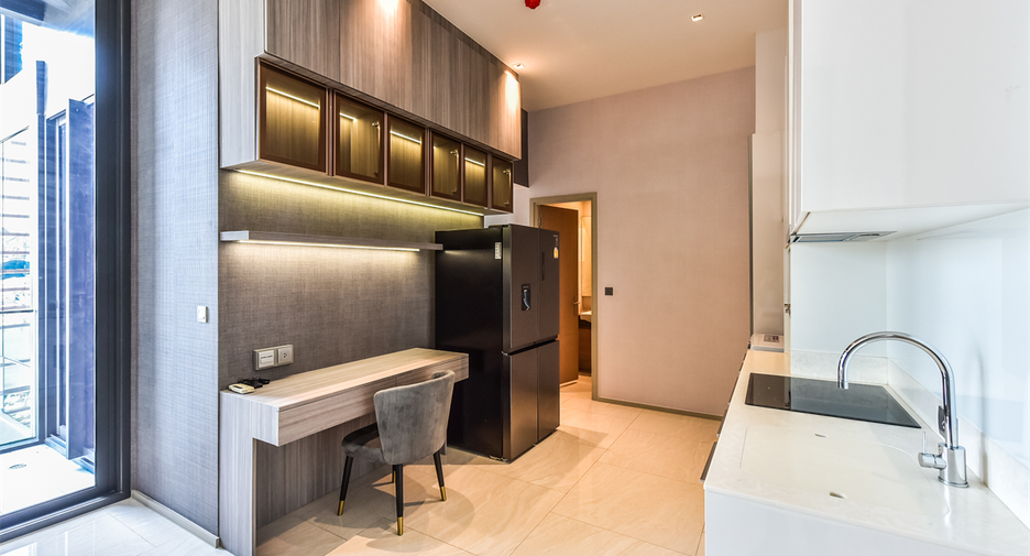 For rent 2 bedrooms condo in Bang Rak, Bangkok