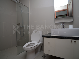 For rent 2 bedrooms condo in Khlong San, Bangkok