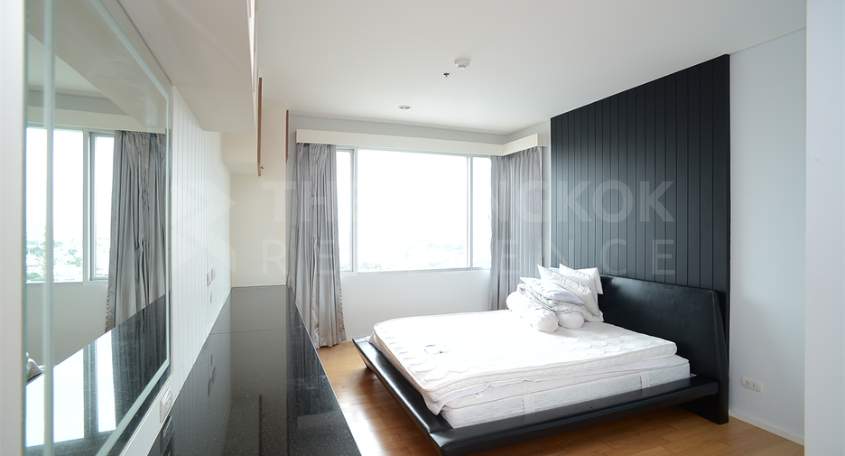For rent 2 bedrooms condo in Khlong San, Bangkok