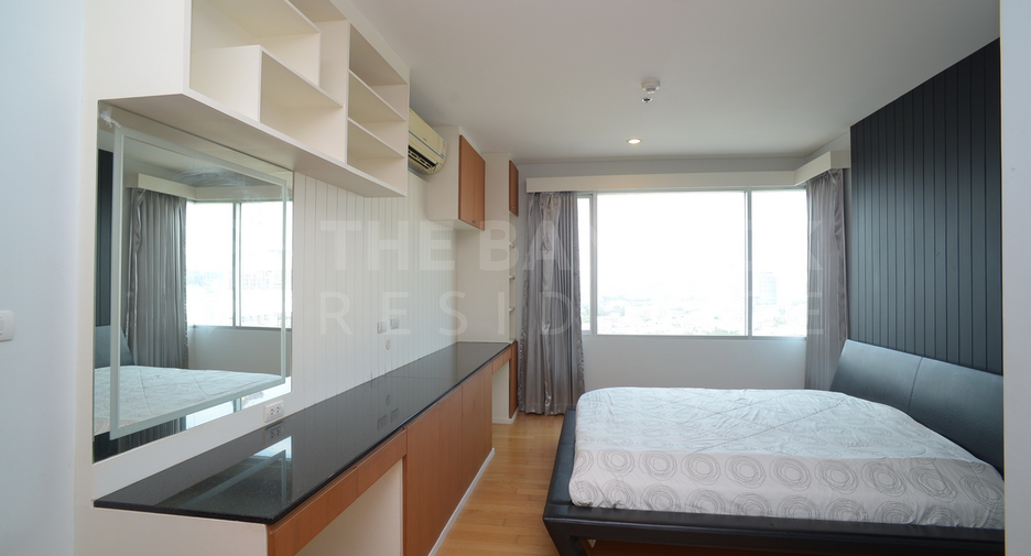 For rent 2 bedrooms condo in Khlong San, Bangkok