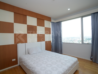 For rent 2 bedrooms condo in Khlong San, Bangkok