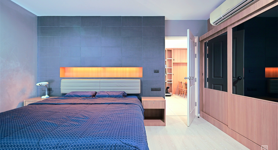 For sale 2 bedrooms condo in Huai Khwang, Bangkok