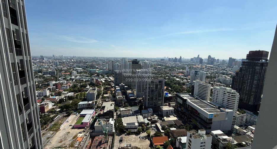 For rent 2 bedrooms condo in Watthana, Bangkok