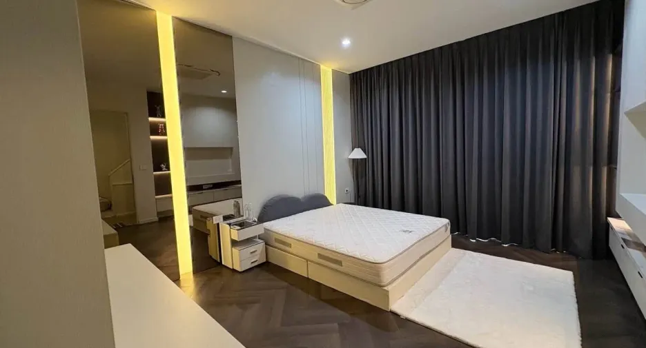 Haus zur Miete mit 3 Zimmer in Saphan Sung, Bangkok