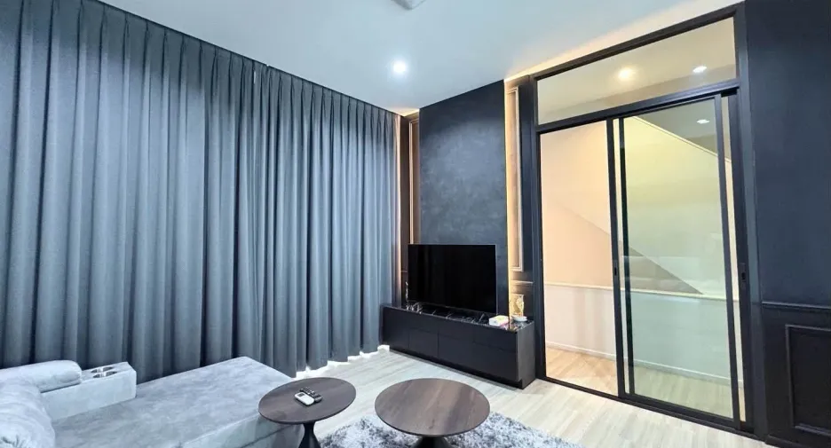 Haus zur Miete mit 3 Zimmer in Saphan Sung, Bangkok