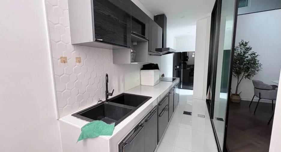 Haus zur Miete mit 3 Zimmer in Saphan Sung, Bangkok